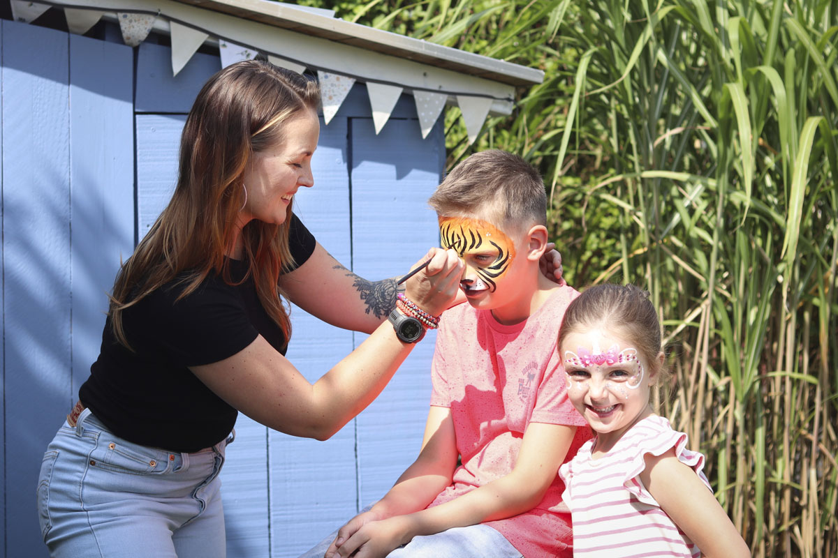 Make-Up und Glitzerkunst Make-Up und Glitzerkunst